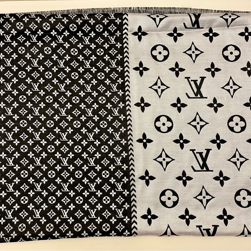 L V - New Luxury Silk & Wool Blend Monogram Scarf in Black & White - Picture 4 of 6